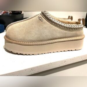 UGGS TAZMAN II  SIZE 43 BRAND NEW NEVER WORN